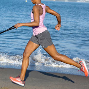 Pantalones cortos deportivos transpirables de verano para mujer con bolsillos para entrenamiento y trotar - Product Image 5