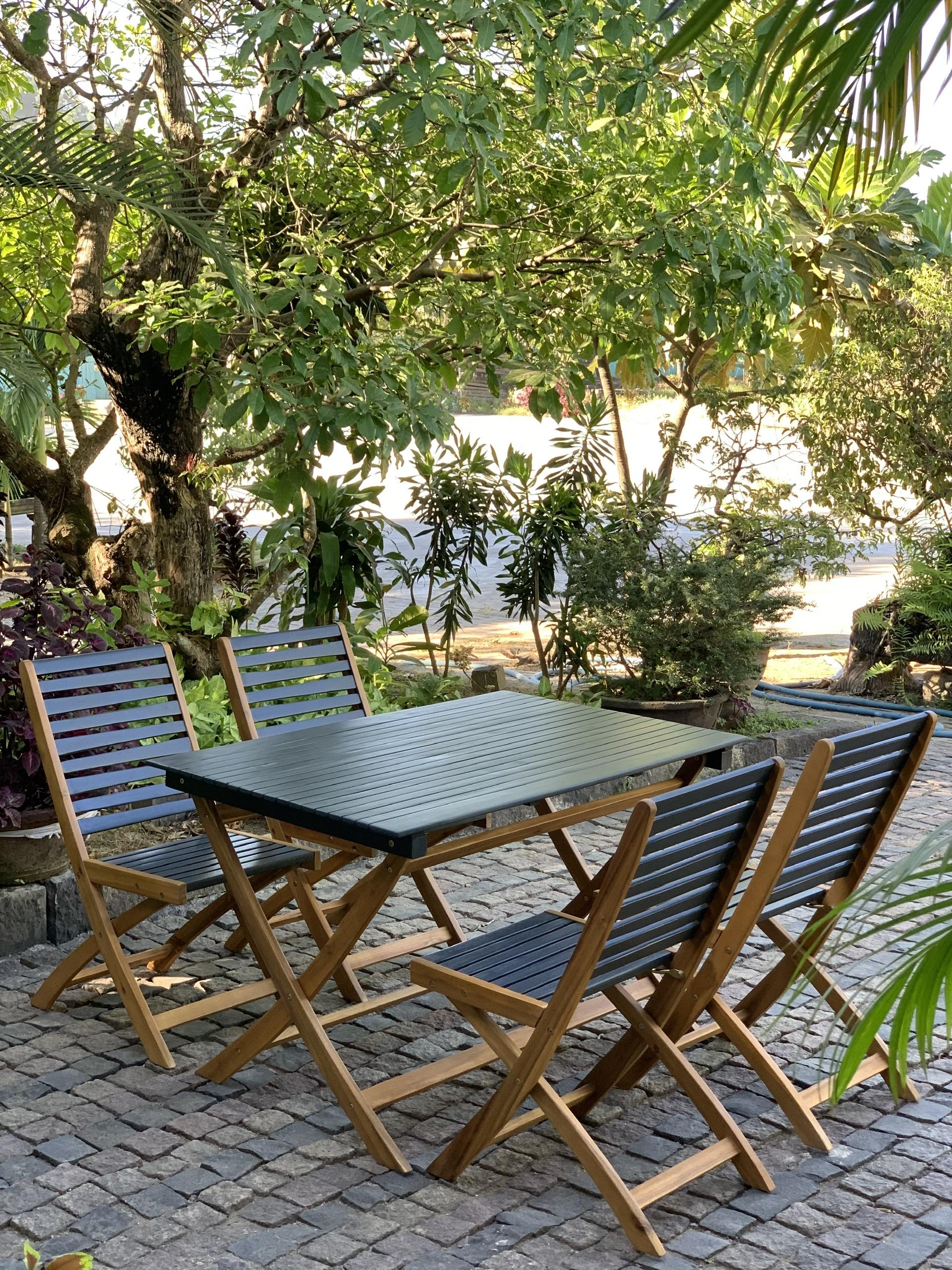 สีเทาเข้ม