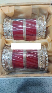 Elegante conjunto de Chura nupcial de diseñador en rojo y marfil Completa tu look del Día de la boda con elegancia para un suministro al por mayor - Product Image 3