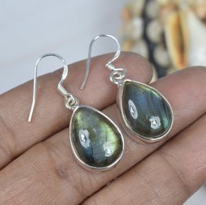 Labradorite Boucles d'oreilles en argent sterling 925 avec crochet en pierre précieuse Bijoux faits à la main Boucles d'oreilles élégantes Cadeau pour anniversaire Bijoux de boucles d'oreilles en pierre - Product Image 2