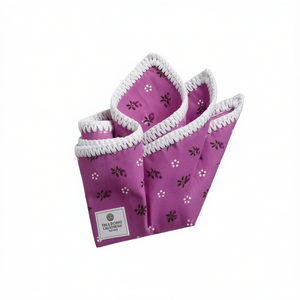 Pañuelo de bolsillo artesanal exclusivo con borde tejido floral en rosa, negro y blanco para traje o blazer - Product Image 3