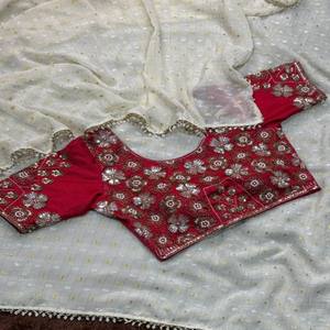 Sari VASTRA COTTAGE de Georgette Crujiente con Doble Bordado de Perlas y Encaje Dorado y Plateado, Blusa de Seda Gadwal con Cuentas y Perlas - Product Image 4