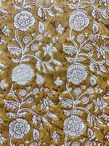 ผ้าฝ้ายพิมพ์ลายดอกไม้สีเหลืองมัสตาร์ด ลายเถาวัลย์แบบดั้งเดิม - Product Image 2