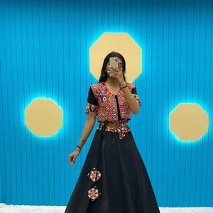 Lehenga Choli tradicional Navratri de algodón puro con trabajo Koti Gamthi y trabajo de espejo listo para bodas y fiestas - Product Image 1