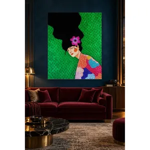 Fida Femme avec une fleur rose sur fond vert à pois, impression sur toile - Product Image 3