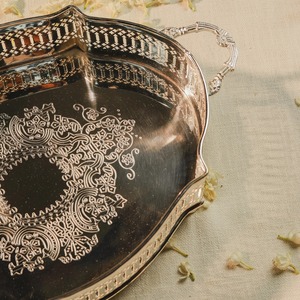 Plateau décoratif en or pour centre de table, centre de table de mariage, plateau en métal, plateau de service vintage en or avec pieds, élégant - Product Image 3