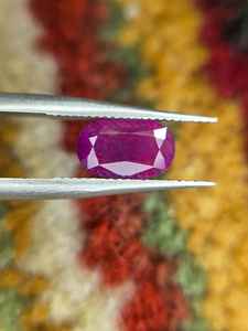 Rubí Natural Rosa Rojizo de Excelente Calidad, Corte Ovalado Facetado de 1.6 Quilates, para Joyería, Procedente de Afganistán - Product Image 2