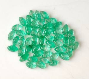 Cabujón de Cuarzo Esmeralda Natural de Alta Calidad 2x4mm-15x20mm, Verde, para Fabricación de Joyas, Venta al por Mayor, Parte Posterior Plana, Efecto de Color - Product Image 1