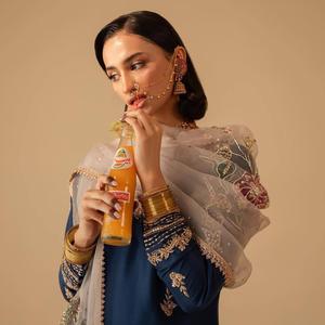 Heavy Collection Diseño elegante Nueva seda Chinon pura con secuencia bordada pesada Top de trabajo y pantalón con conjunto de traje Dupatta - Product Image 3