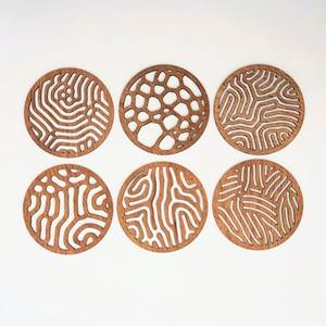 Posavasos de madera redondo único hecho de madera maciza para ideas de decoración de mesa minimalista moderna - Product Image 4