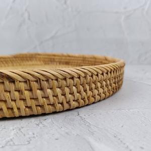 Plateau décoratif en coquillages en rotin tressé à la main, cadeau de Noël, vaisselle artisanale pour un style d'intérieur chic - Product Image 4