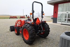 Tractor Agrícola Kioti DK4720SEH 4x4 Económico, Mini Tractor Agrícola con Remolque en Venta - Product Image 2