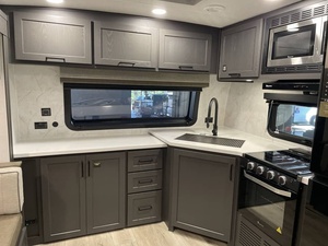 Nueva caravana de camping RV 2027 Foorest River Rockwood Ultra Lite 2608BS - Product Image 5