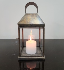 Linterna de vela duradera de metal y vidrio con soporte de pilar a prueba de viento para decoración del hogar y fiestas de Navidad - Product Image 2