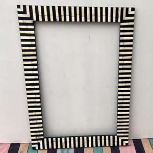 Espejo de Pared Moderno con Incrustaciones de Hueso, Hecho a Mano por Artesanos, Ecológico, Duradero, Espejo Decorativo Premium para Interiores de Casas de Lujo - Product Image 2