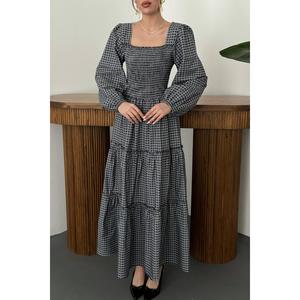 Vestido a cuadros marrón con detalles fruncidos - Marrón - Product Image 4