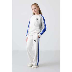 Conjunto Deportivo TommyLife para Niñas de 7 a 15 Años, Color Beige, Mezcla de Algodón, Corte Estándar, Cuello Redondo, Modelo 75165 - Product Image 1