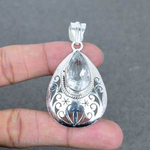 Colgante de piedras preciosas de cristal de Latón chapado en plata antigua de alta calidad, colgante artesanal en forma de pera con chapado en plata a la venta - Product Image 2