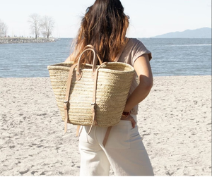 Mochila de paja francesa Market con una cesta de frutas de cuero - Product Image 1