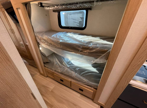 Autocaravanas Everyday Comfort T H O R QUANTUM LF31, Construcción de Aluminio y Acero para 4-6 Personas, Increíbles para Viajes de Aventura por Carretera - Product Image 5