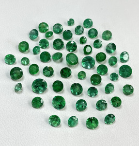 Mejor Precio, Esmeralda Zambiana Natural, Corte Redondo, 4-6 mm, Calibrada, Color Verde Oscuro, Piedras Preciosas Sueltas para Hacer Collares y Pulseras - Product Image 1