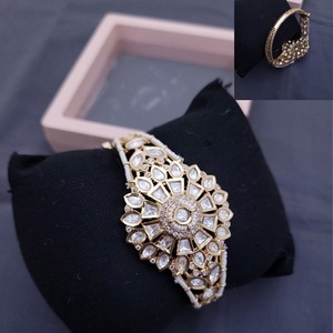 สร้อยข้อมือสุดเก๋ที่มีคุณภาพระดับพรีเมียมทันสมัยสำหรับผู้หญิงหิน CZ แวววาวเหมาะสำหรับปาร์ตี้งานแต่งงานของผู้หญิงและเด็กผู้หญิง - Product Image 1