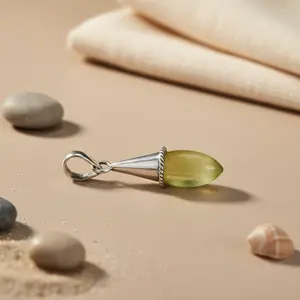 Pendentif élégant pour femme en argent 925 avec pierre précieuse rubis vert, charme religieux fait à la main, bijoux plaqués rhodium - Product Image 2