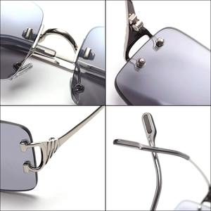 Des lunettes de soleil incroyables rehaussent les looks de fête, jour comme nuit. Le design réfléchissant ajoute de la profondeur et de la dimension à votre style. - Product Image 2