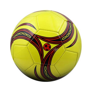 Ballon de football cousu à la machine en PVC de 2.7mm de qualité d'entraînement de taille 3 avec pompe de football pour l'entraînement et la promotion - Product Image 2
