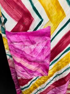 Robe kimono en soie crêpe de luxe pour femmes |   Imprimé floral fait main, col en V, taille élastique, manches courtes |   Printemps-Été Front - Product Image 4