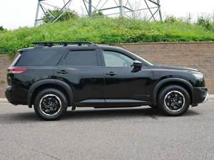 Nissan Pathfinder Rock Creek SUV 4x4 2023, sièges en cuir, toit ouvrant, caméra arrière 360°, transmission automatique, moteur essence 4.1-6L - Product Image 4