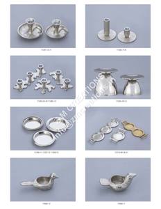 Ensemble de 4 bougeoirs en aluminium de petite taille, finition nickelée, faits à la main, décoration de table pour les fêtes d'anniversaire, les mariages - Product Image 4