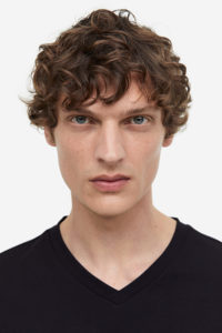 Venta al por mayor personalizado su logotipo de marca 100% Regular Fit cuello en V algodón camiseta en blanco hombres camiseta lisa Casual camiseta para hombres - Product Image 5