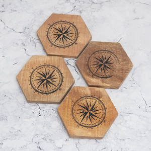 Vente en gros sous-verres en bois brun gravés avec boussole pour tasses à thé sous-verres de table en vrac, tapis à boissons pour boissons chaudes et froides - Product Image 1