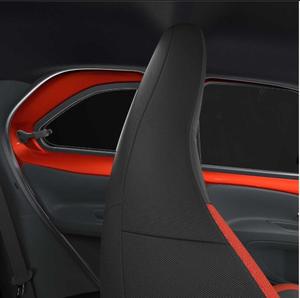 Toyota Aygo X 1.0 VVT-i Euro 6 Automático RWD 2023 Usado, con Asientos de Cuero, Cámara Trasera, 5 Puertas, Paquete de Estacionamiento, Volante a la Derecha - Product Image 4