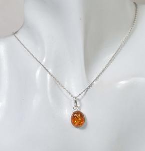 จี้รูปไข่ทำจากอำพันธรรมชาติ ประดับด้วยเงินแท้ 925 ชุบโรเดียม ดีไซน์เนอร์ออกแบบ อำพันแท้ ของขวัญวันครบรอบ - Product Image 2