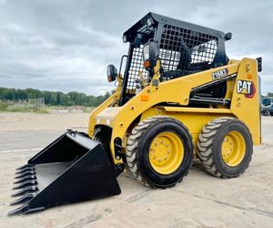 Chargeuse compacte sur pneus Caterpillar CAT 216B3 haute puissance pour les chantiers de construction - Product Image 3