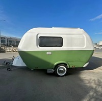Remolque de caravana de aluminio verde y blanco con cama, estructura de cartucho para viajes al aire libre