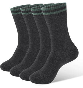 Chaussettes d'hiver pour hommes en polaire ultra douce, motif dessin animé, écologiques, légères, tissu durable, garde les pieds au chaud - Product Image 1