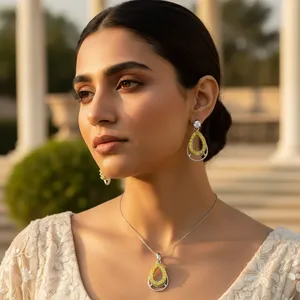 Ensemble de bijoux vintage en argent 925 de luxe, géométrique, en forme de goutte d'eau, avec pendentif et boucles d'oreilles en cristal et strass pour femmes, pour mariage et soirée - Product Image 1