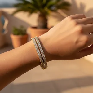 กำไลข้อมือคริสตัลชุบทอง 18K สุดหรูสำหรับผู้หญิง สวมใส่ได้ทุกวัน ดีไซน์สวยสง่าแบบ Channel Setting - Product Image 1