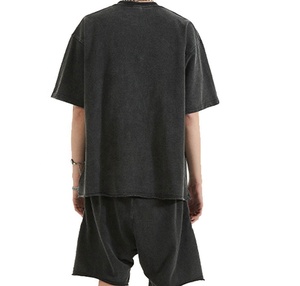 ชุดลำลองผู้ชายแบบสั้น ออกแบบมาเพื่อความสบายในฤดูร้อนด้วยผ้าระบายอากาศได้ดี พร้อมดีไซน์แบบฟอกสี - Product Image 3