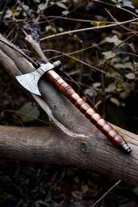 Hacha Tomahawk Artesanal de Acero Industrial con Alto Contenido de Carbono, Multiusos, para Camping, Supervivencia al Aire Libre, Mango de Madera Natural y Cuero - Product Image 6