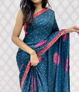 Sari de Chinon Puro para Mujer con Estilo Bandhani Tradicional y Hermoso Borde de Diseño en Contraste, Hecho en India - Product Image 2