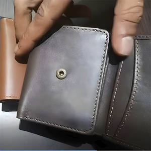 Portefeuille en cuir de qualité supérieure à trois volets pour homme, pour un usage quotidien, avec emplacement pour cartes et fenêtre d'identité, style élégant, compact, minimaliste, durable, cadeau - Product Image 3