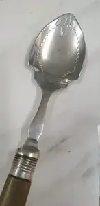 Ensemble de couverts élégant à poignée en résine avec cuillère de mariage en acier inoxydable, parfait pour les ustensiles de cuisine, la vaisselle et les desserts. - Product Image 6