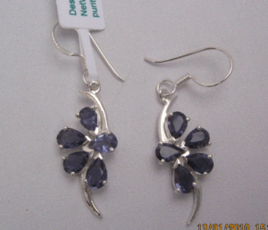 Pendientes de Topacio Azul Cielo para Mujer Shah Gems, Plata de Ley 925, Diseño de Flor Moderno con Diamante Tallado en Pera y Perla - Product Image 2