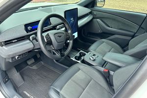 รถยนต์พลังงานใหม่สำหรับขาย ปี 2022 รุ่น Mach AWD GT 4 ประตู SUV - Product Image 4