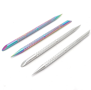 Empujador de Cutículas de Acero Inoxidable de Doble Punta con Mango Texturizado para Manicura y Arte de Uñas - Product Image 2