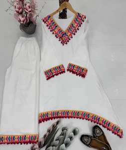 Salwar Kameez moderne réversible en coton lourd avec dentelle Pum-Pum en georgette à imprimé numérique pour Diwali, mariages et fêtes - Product Image 4